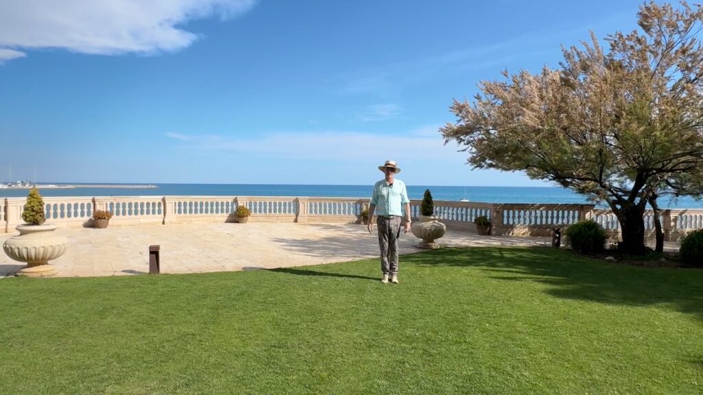 The ceremony lawn at Xalet del Nin, looking past the balustrade to the Mediterranean